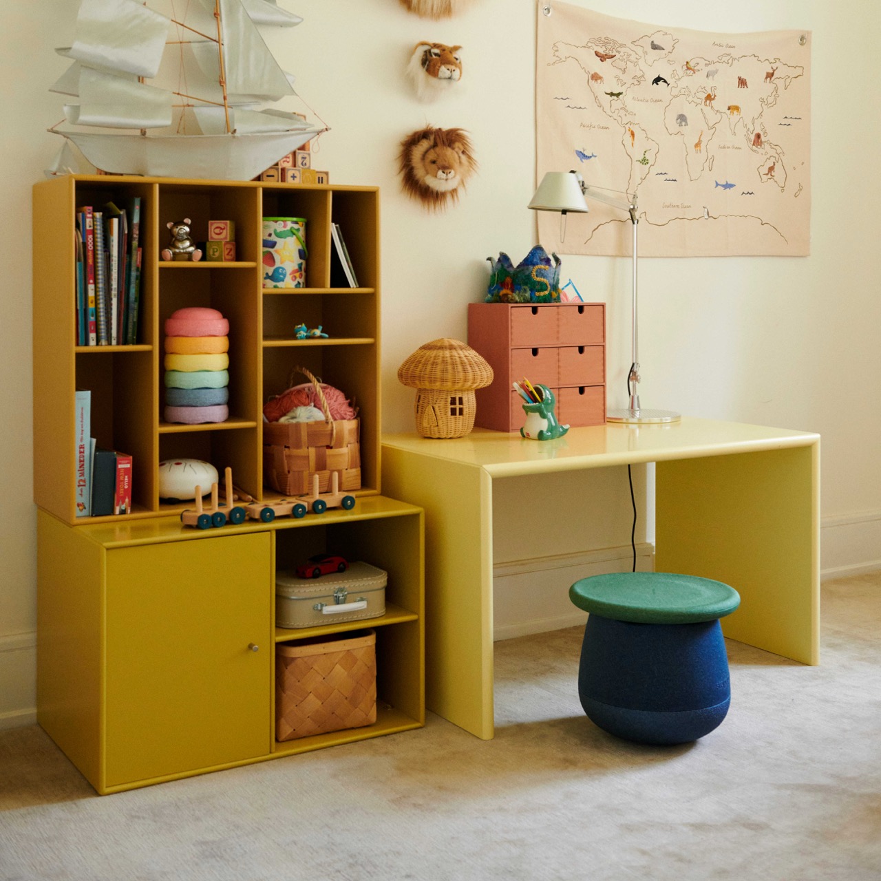 Base - Modularer Kinderhocker Dunkelblau