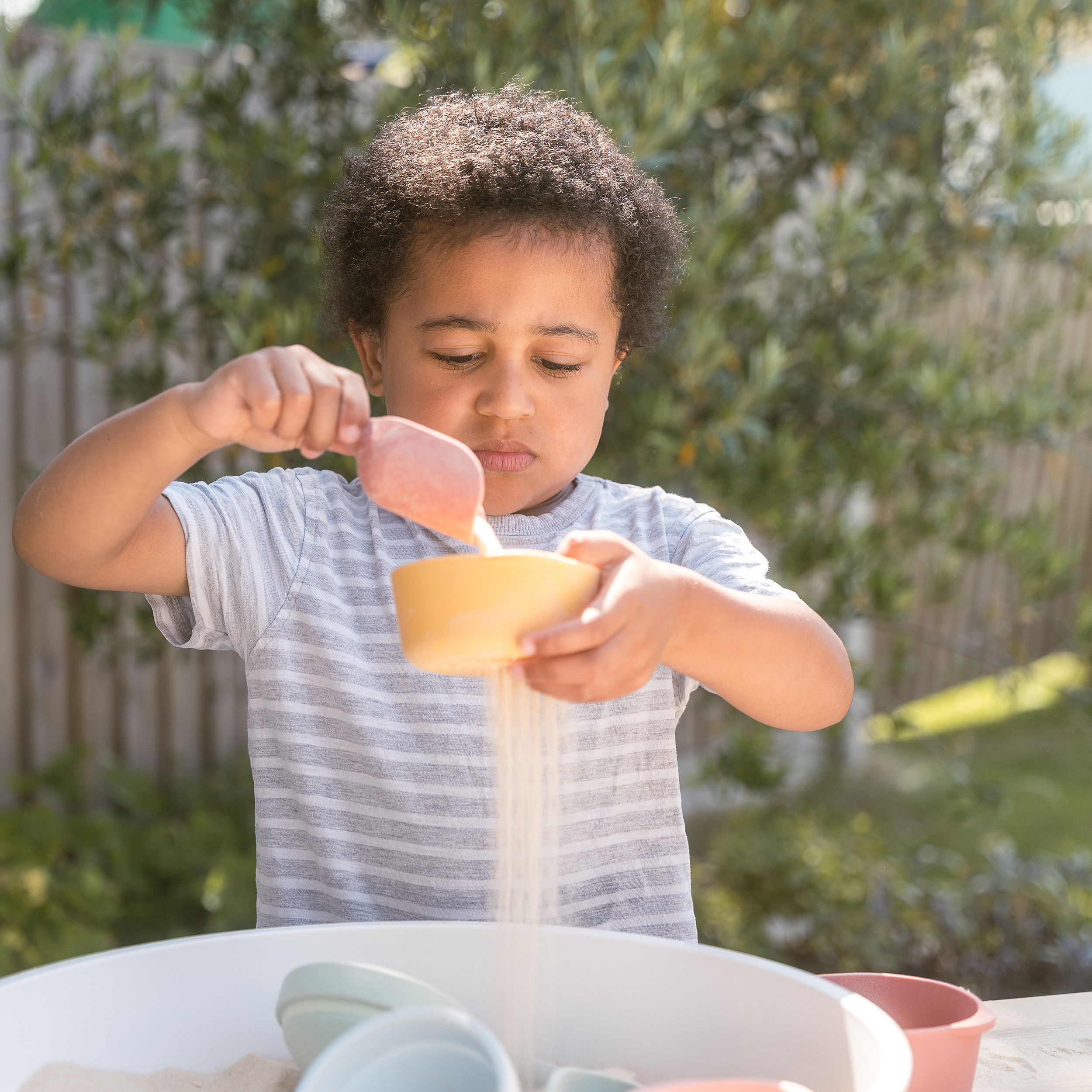 Stapelbares Silikon-Schaufel Set Corall/Gelb Pastell