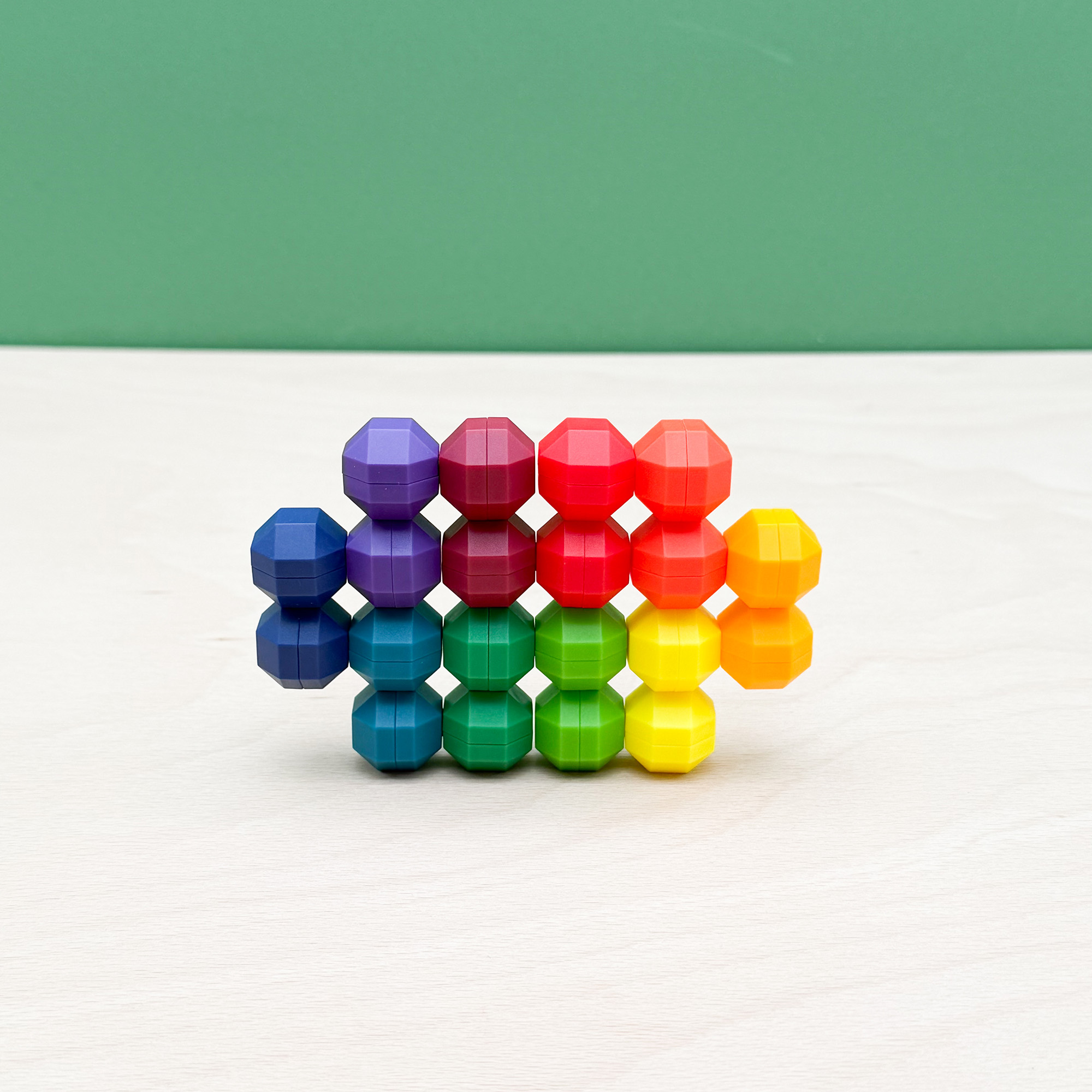 Regenbogen Knobelball 