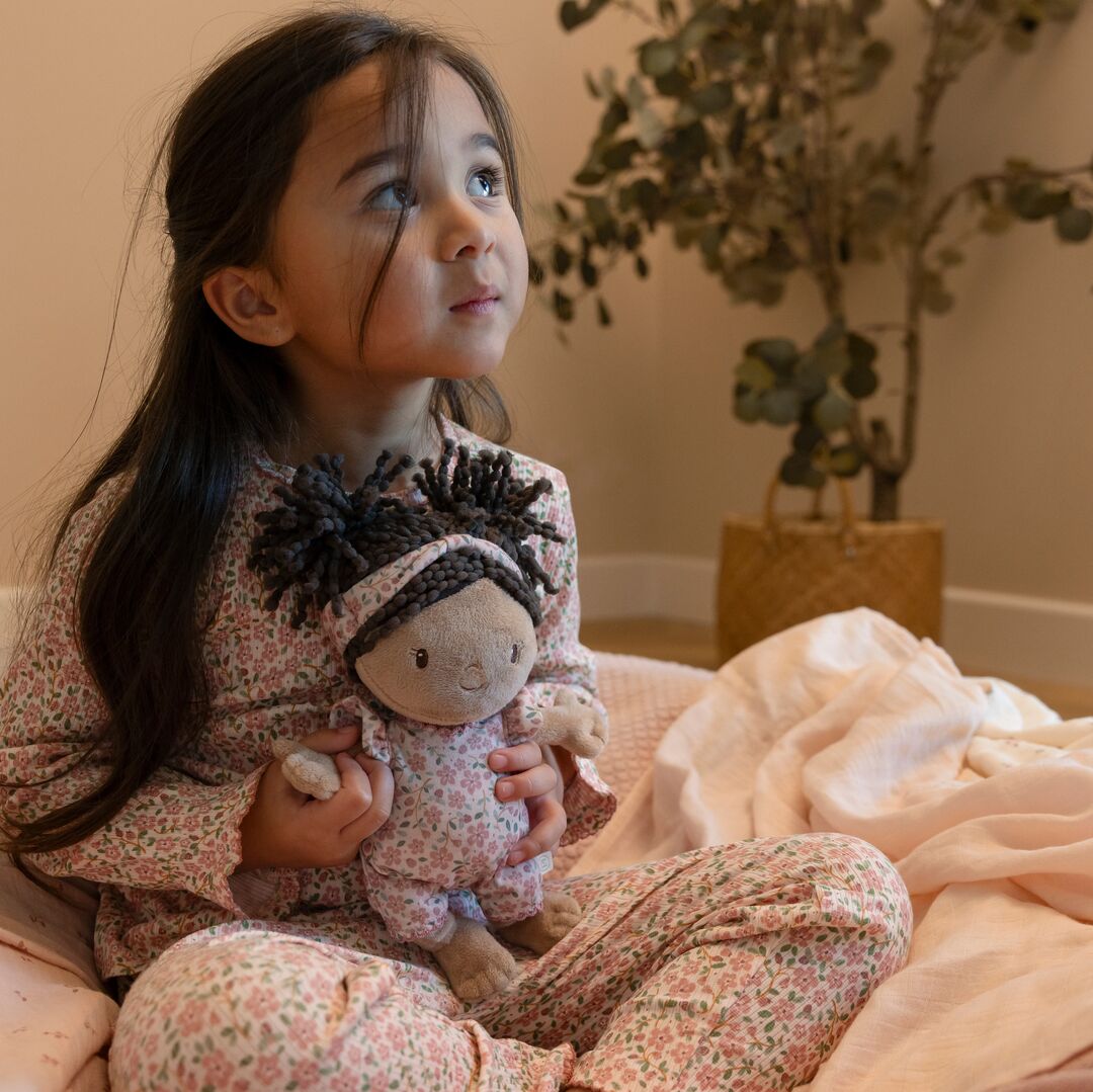 Babypuppe im Körbchen Evi