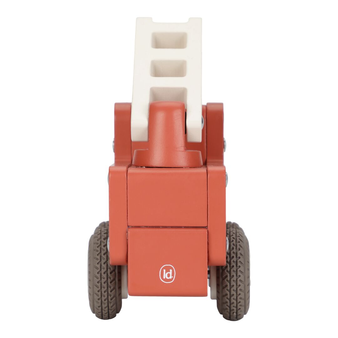 Feuerwehrwagen mit Holzpuppe