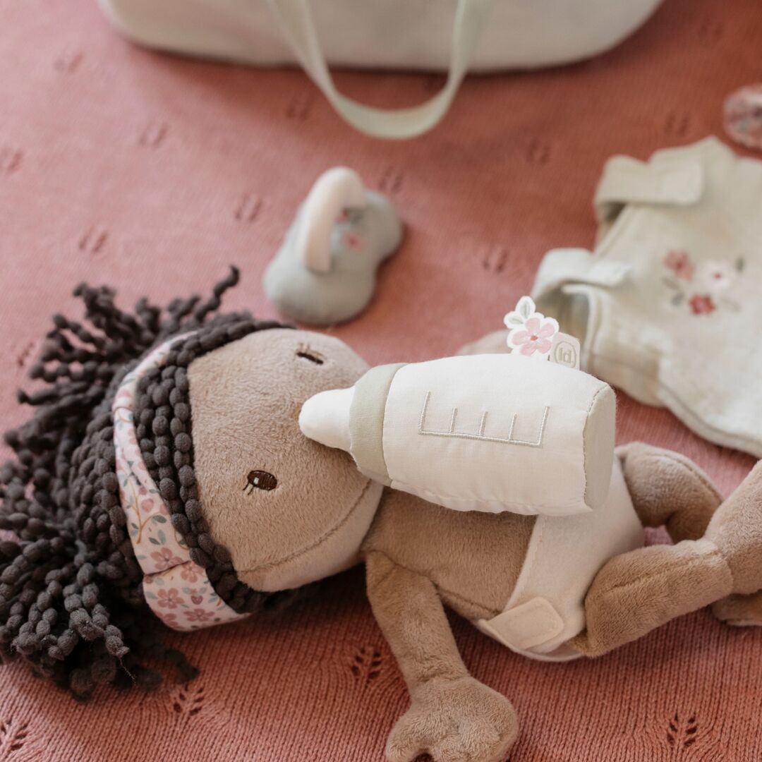 Babypuppe im Körbchen Evi