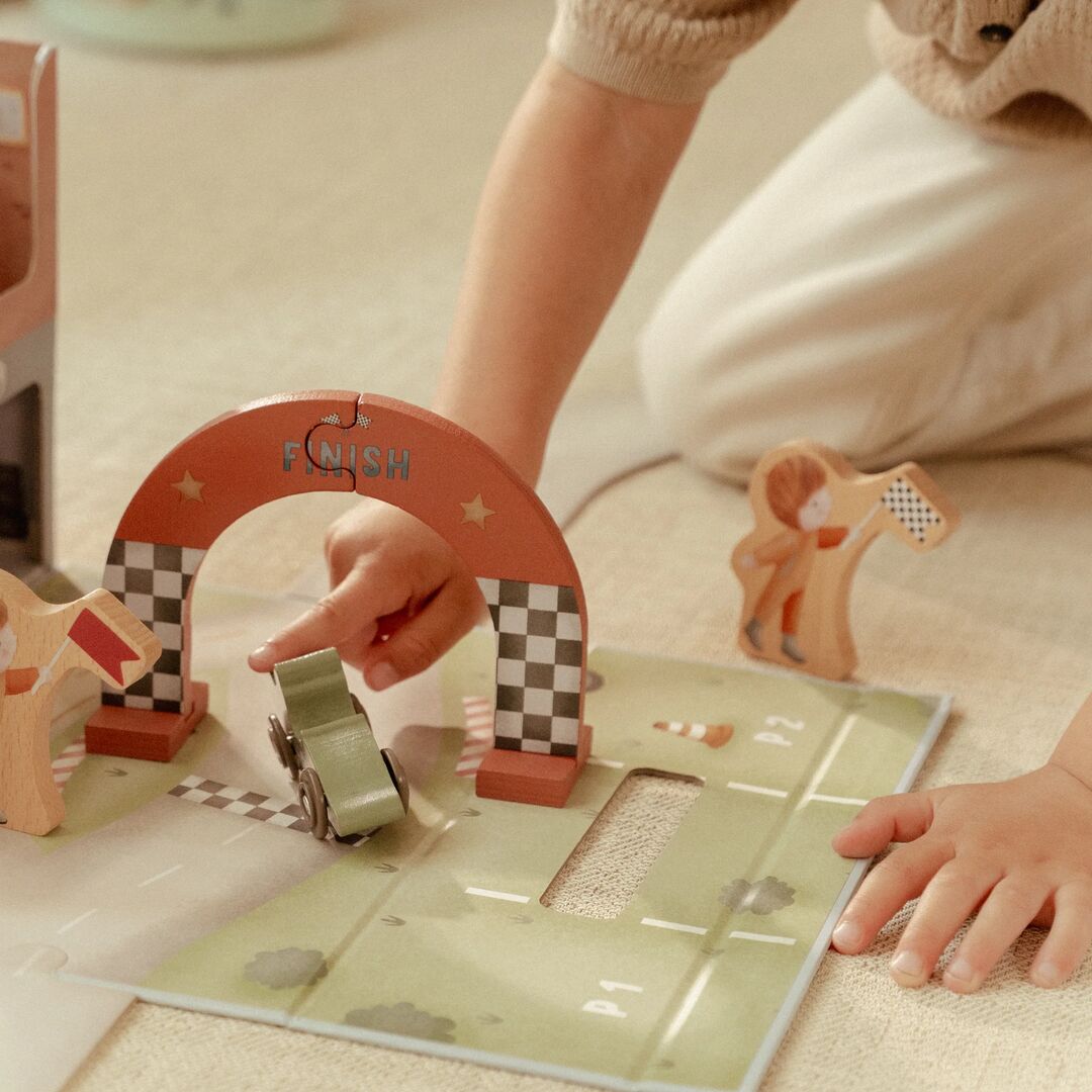 Holzrennbahn im Spielkoffer