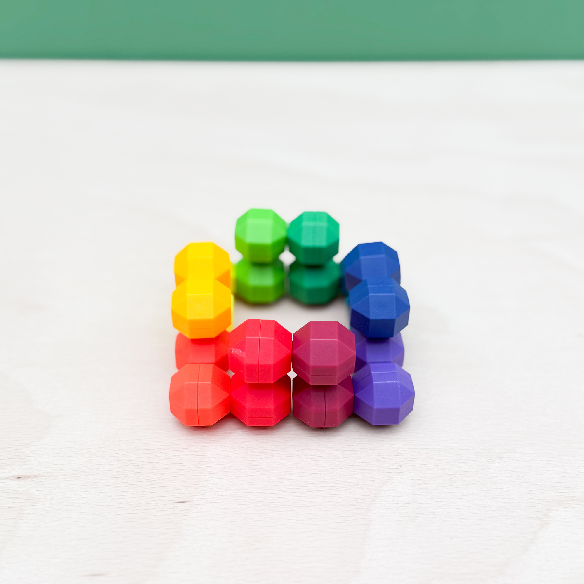 Regenbogen Knobelball 