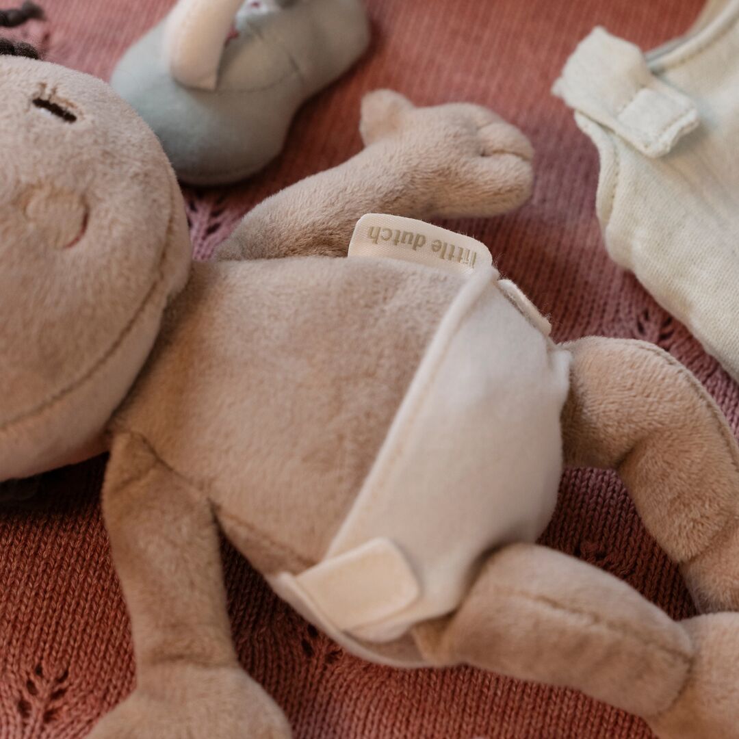 Babypuppe im Körbchen Evi