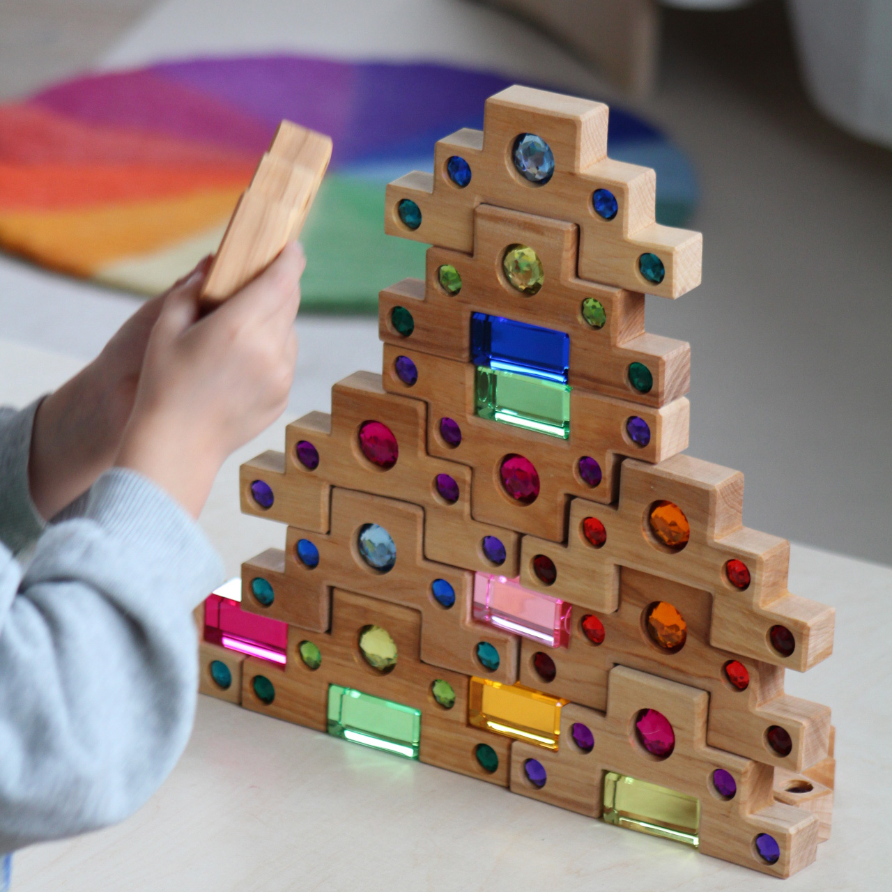 Farbtreppen mit Lichtbauquadern