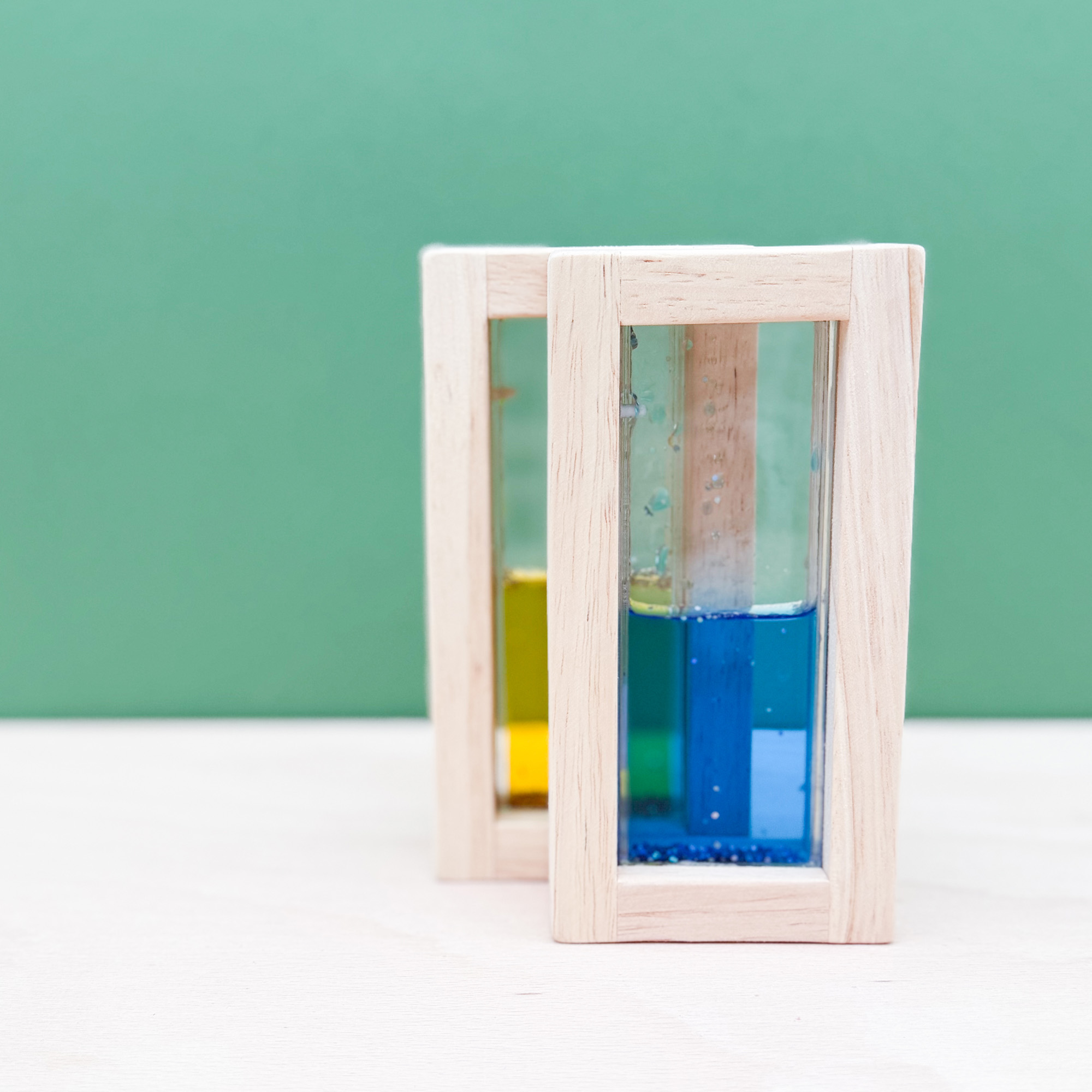 Regenbogen Bausteine mit schimmernder Flüssigkeit