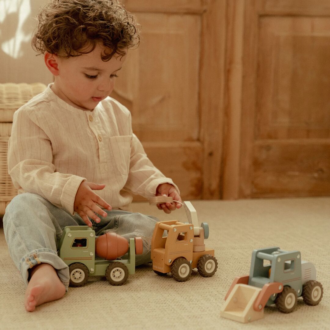 Bulldozer mit Holzpuppe