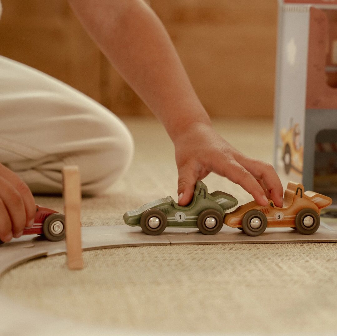 Holzrennbahn im Spielkoffer