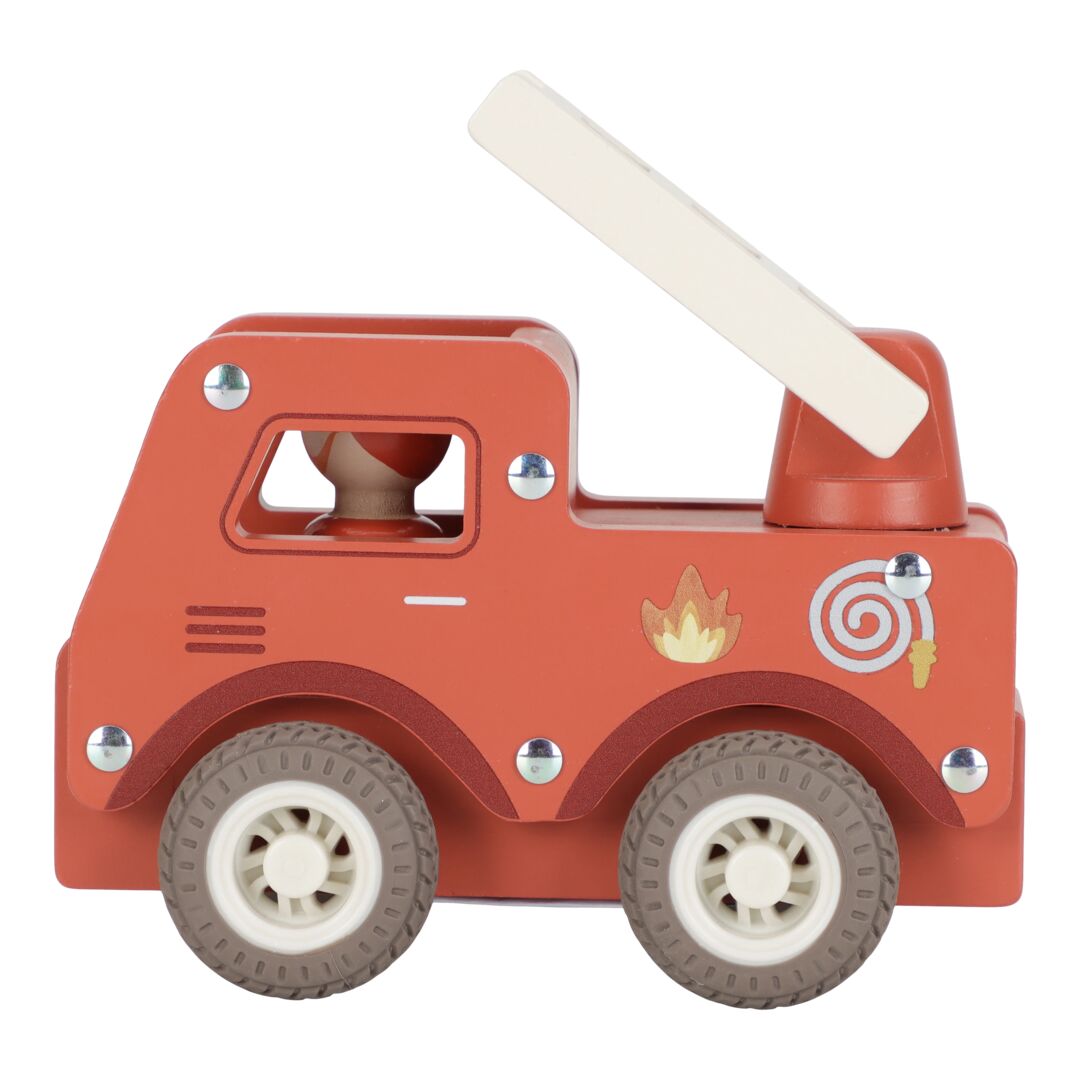Feuerwehrwagen mit Holzpuppe
