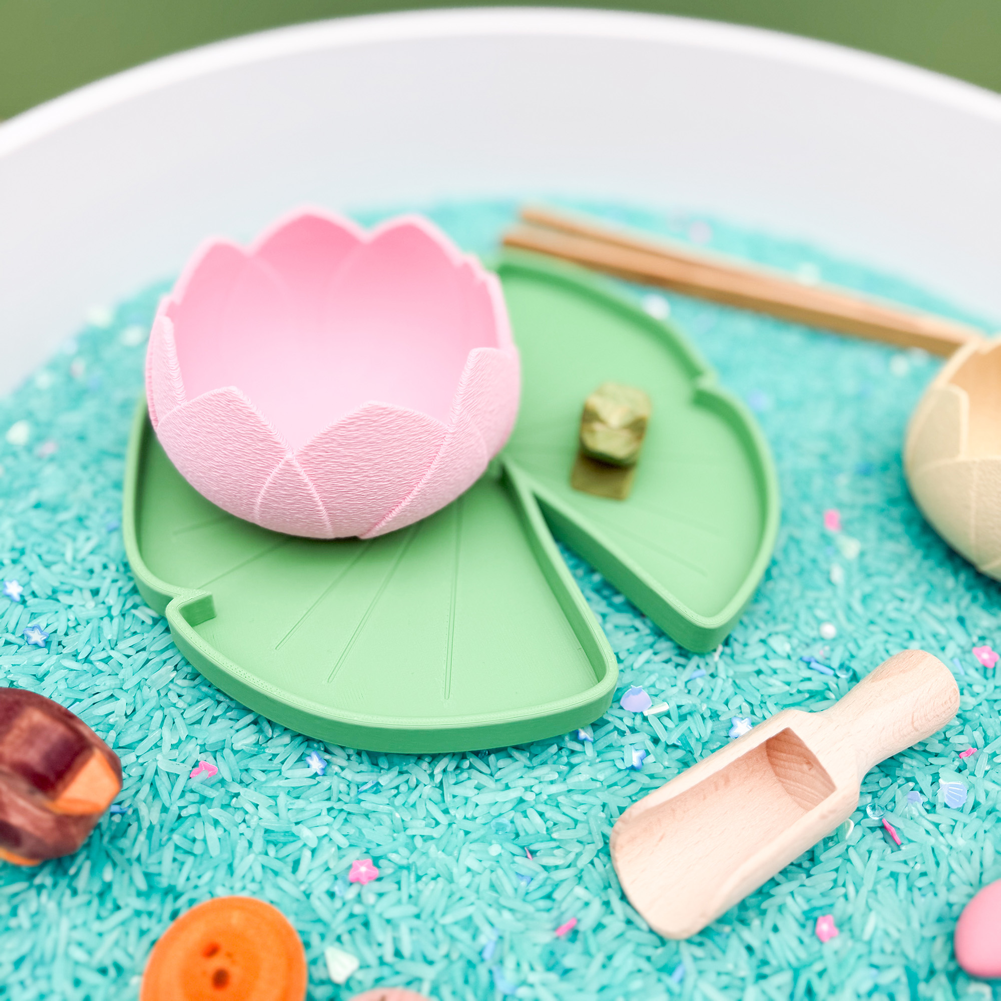 Lotusblüten Spielset mit Seerosenblatt