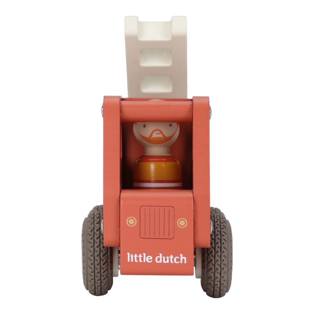 Feuerwehrwagen mit Holzpuppe