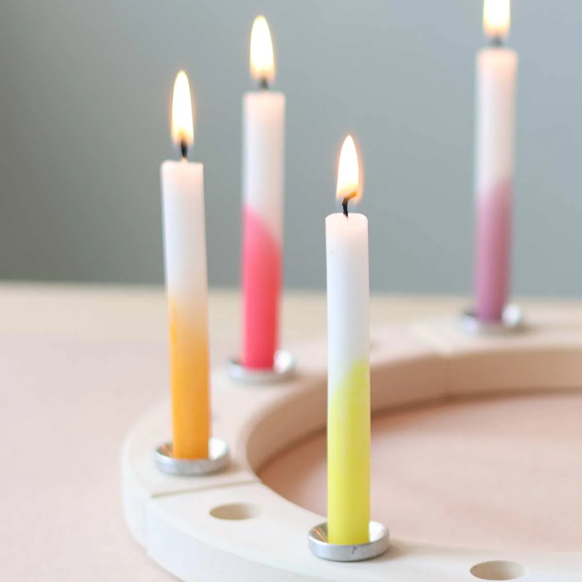 Festtags-Kerzen Dip-Dye Regenbogen