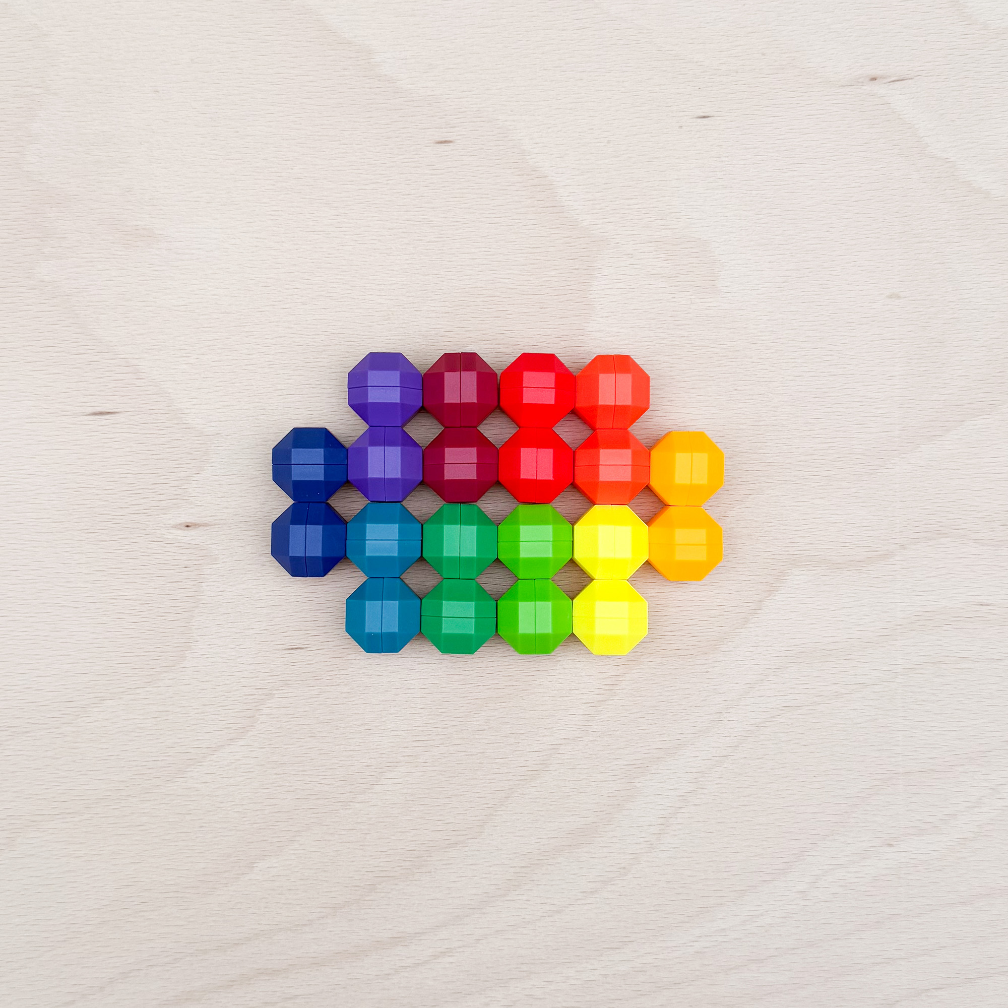 Regenbogen Knobelball 