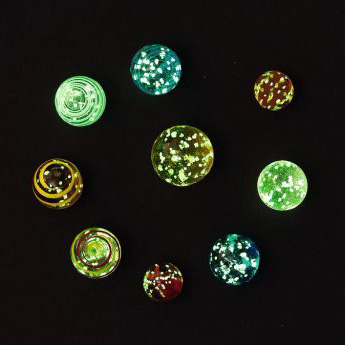 Leuchtende Planeten-Murmeln