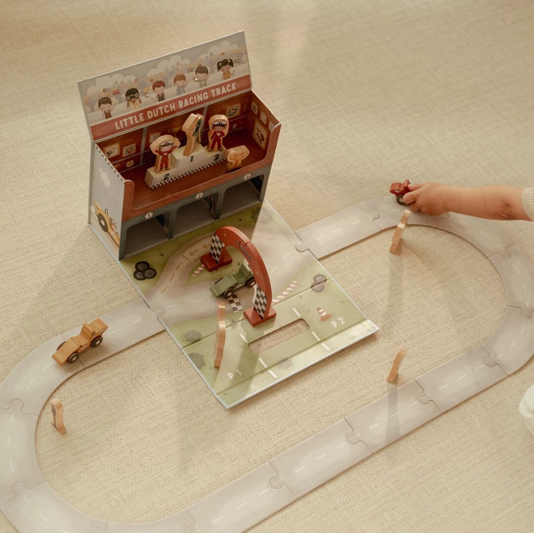 Holzrennbahn im Spielkoffer