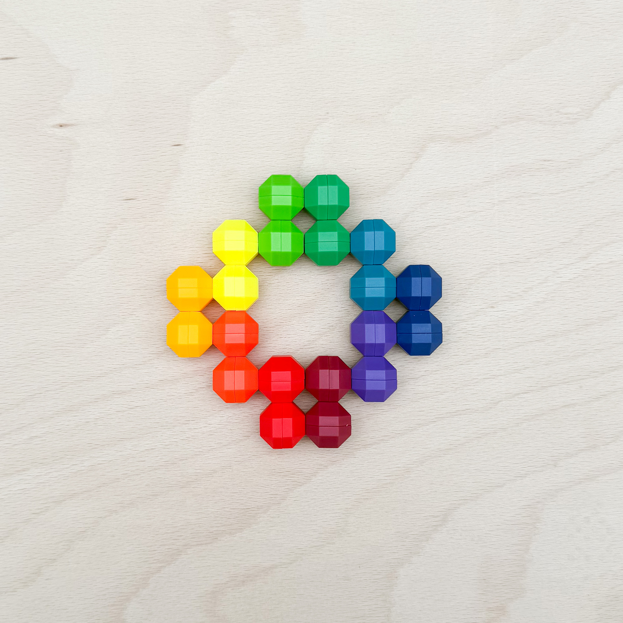 Regenbogen Knobelball 