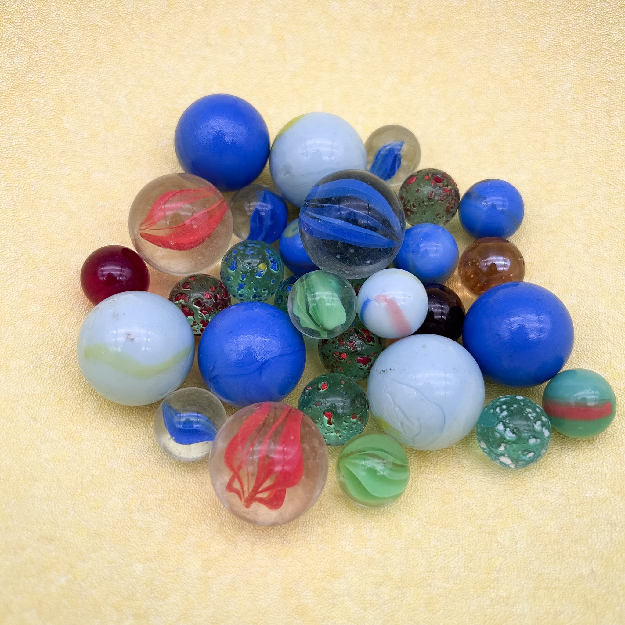 Murmeltellerspiel mit 31 Murmeln