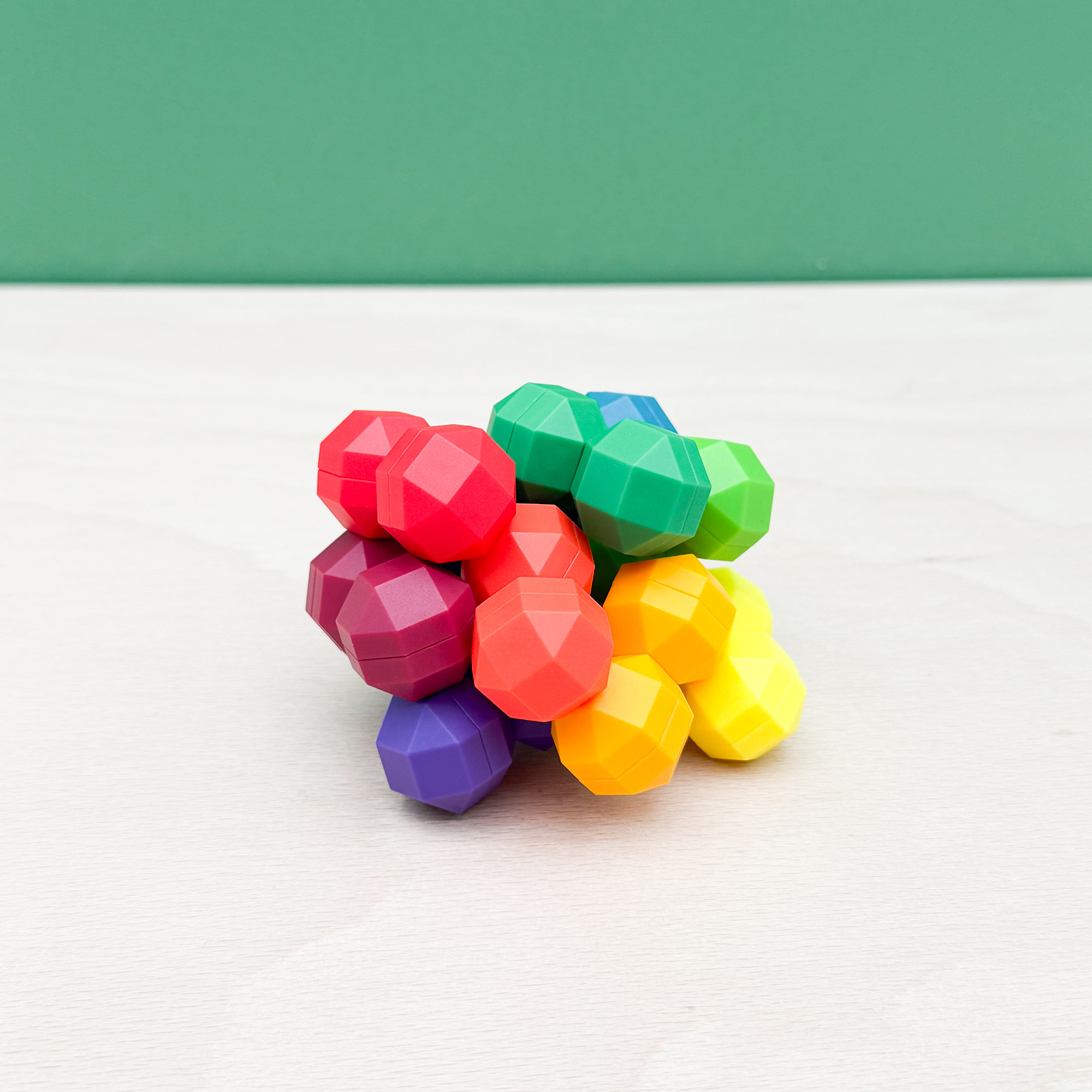 Regenbogen Knobelball 